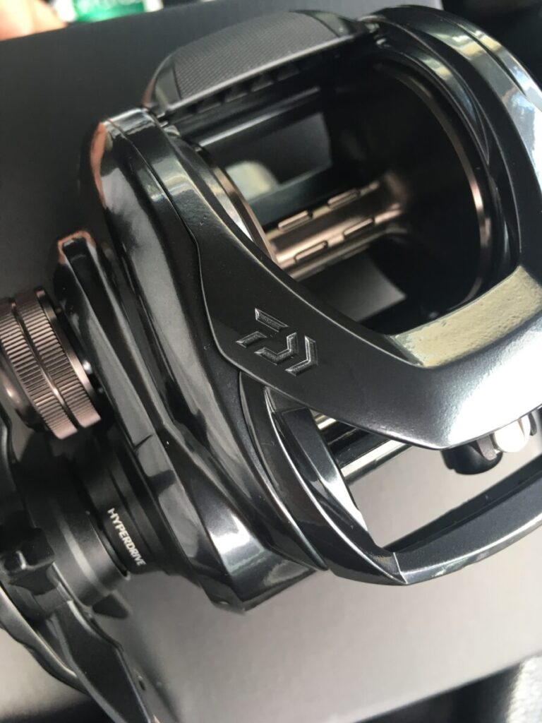 DAIWA TATULA TW 400H -ダイワ タトゥーラ400H- 情報①（右サイド